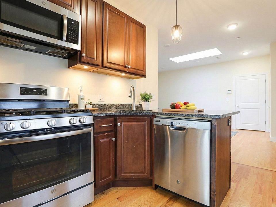 2nd image of 549 Washington St #7