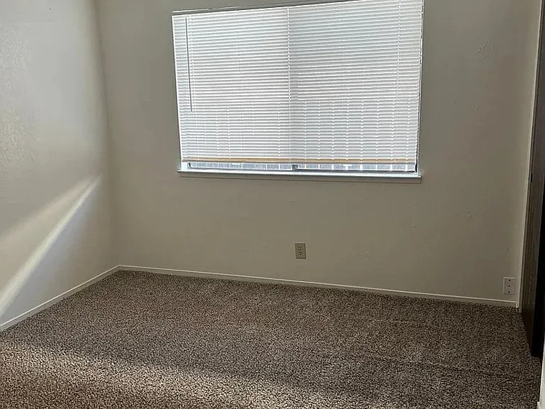 907 Princeton Pl — Photo 6