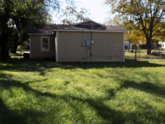 5th image of 2400 Greenway Dr