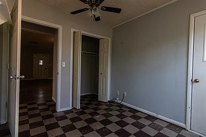 3rd image of 810 Lewis St #1