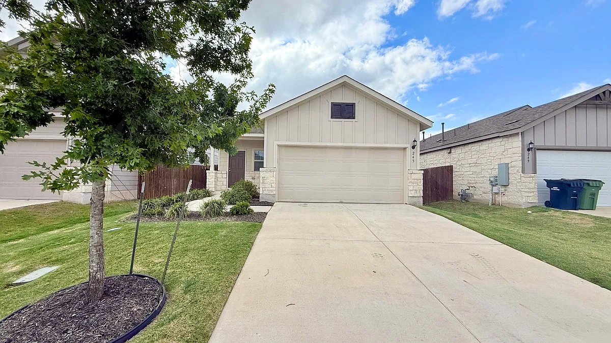 3 bed, 2.0 bath, 1540 sqft, $2,000 — Photo 1