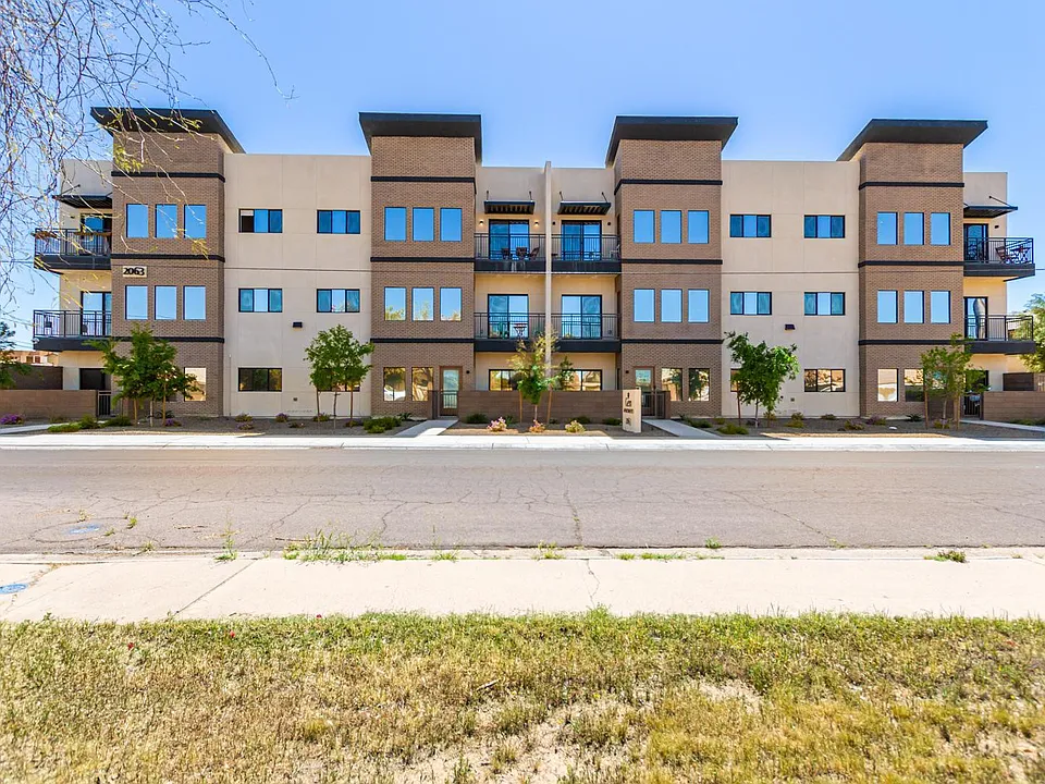 2063 E Lemon St #3004