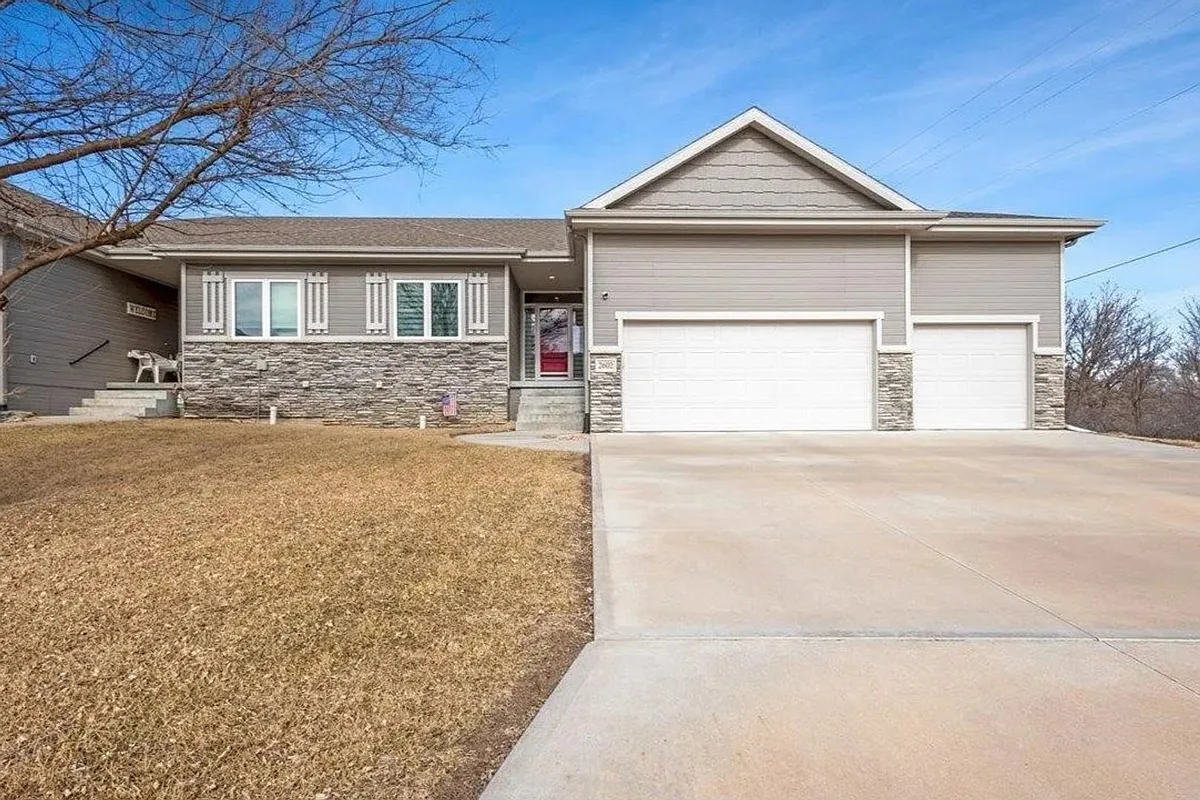 Building Photo - 2602 Fountain Cir