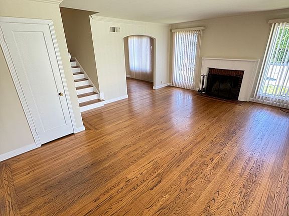 4th image of 105-107 Hobart Ave #105