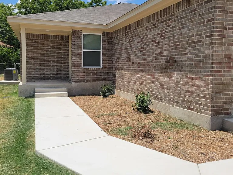 504 S Juanita Dr — Photo 2