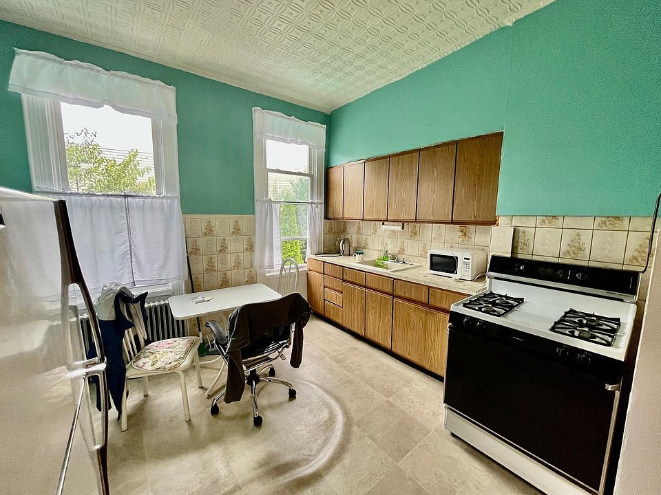 1st image of 785 Woodward Ave