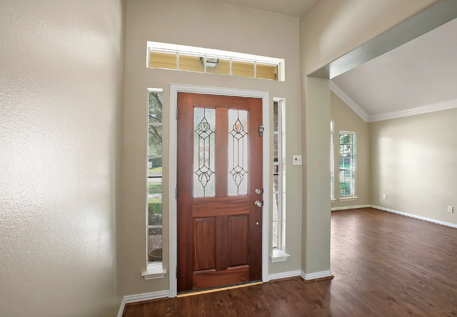 4 bed, 2.0 bath, 2206 sqft, $2,475 — Photo 3