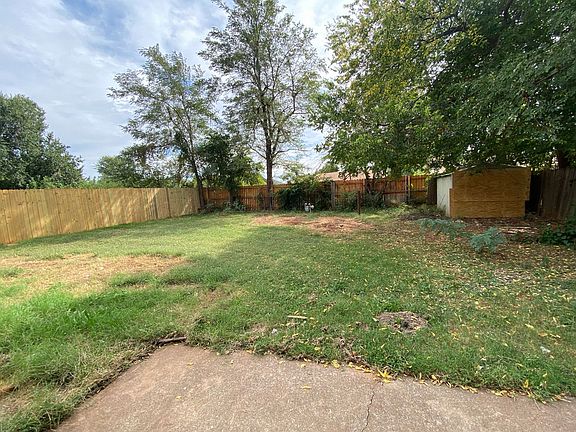 2nd image of 2524 SE 45th St