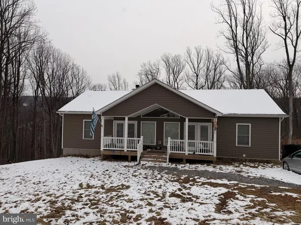 1104 High Top Rd, Linden, VA 22642