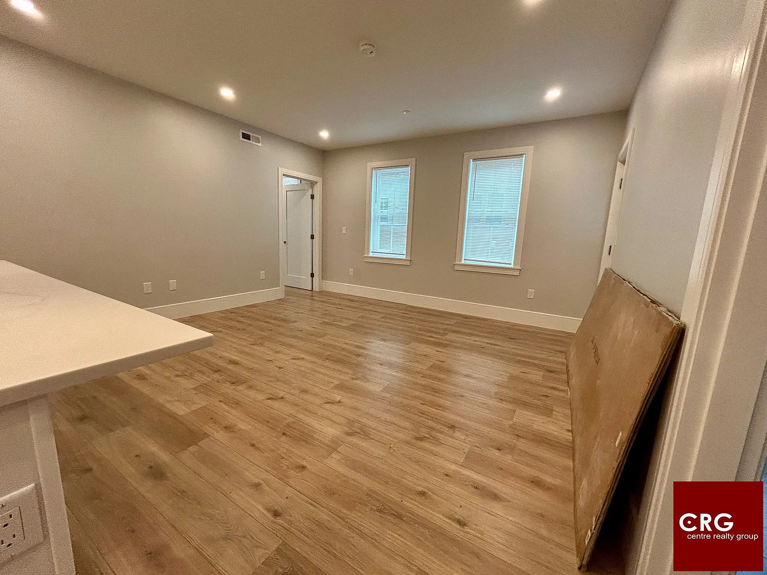 4 bed, 3.0 bath, $5,042 — Photo 4