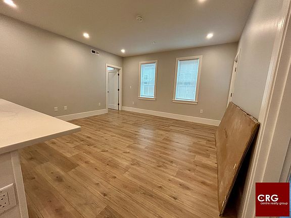 4th image of 124 Kenrick St #U5
