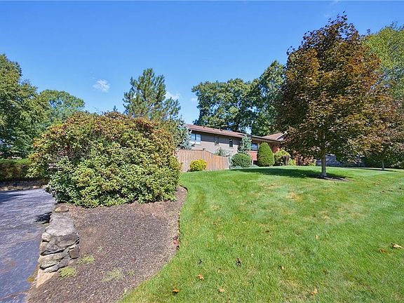 3rd image of 29 Sayles Hill Rd