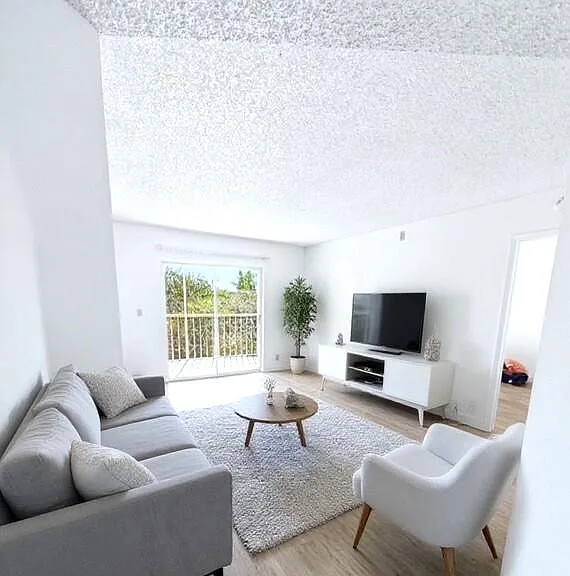 1516 SE Royal Green Cir #202 — Photo 4
