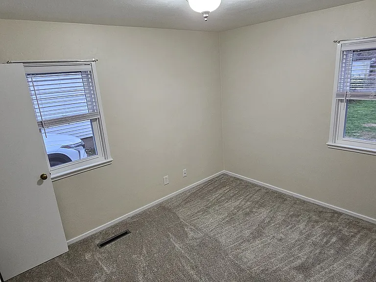111 Broadway Blvd — Photo 9