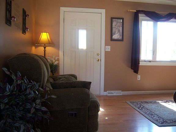 3rd image of 2303 Elmer Dr NE