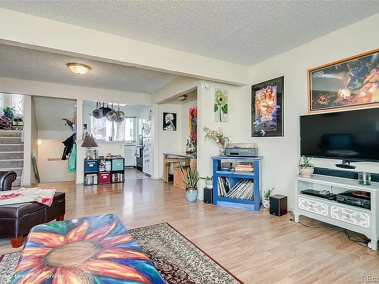 1160 Poplar Ave — Photo 3