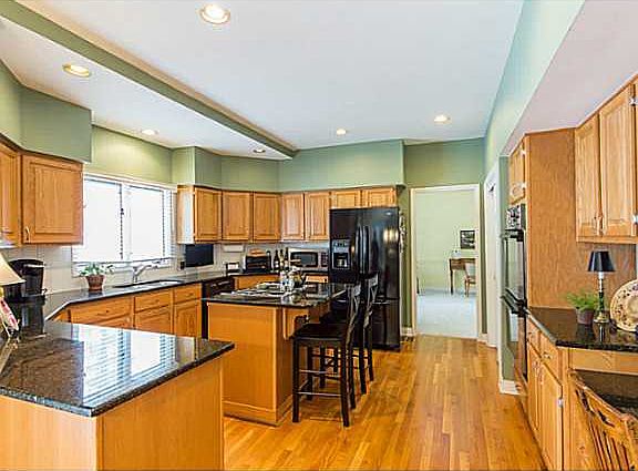 4th image of 9805 Camelot St