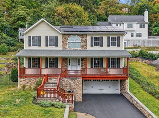 76 Sarles Ln, Pleasantville, NY 10570
