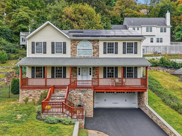 76 Sarles Lane, Pleasantville, NY 10570