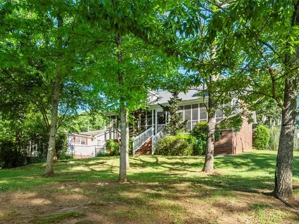 131 Lakewood Dr, Townville, SC 29689
