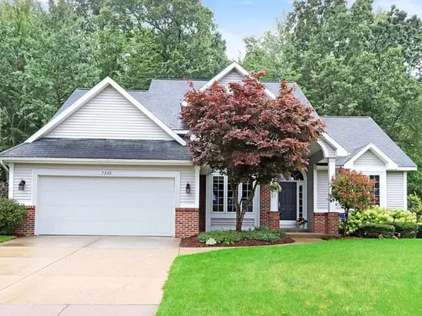 7330 Decosta Dr NE, Rockford, MI 49341