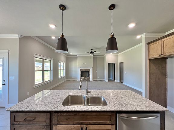 5th image of 2403 Kathryn Ln