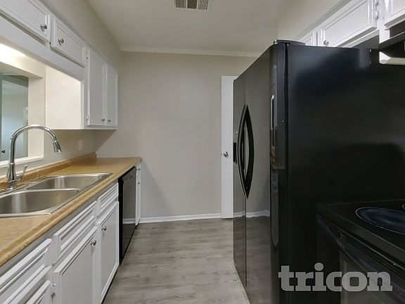 3rd image of 7118 Foxway Ln