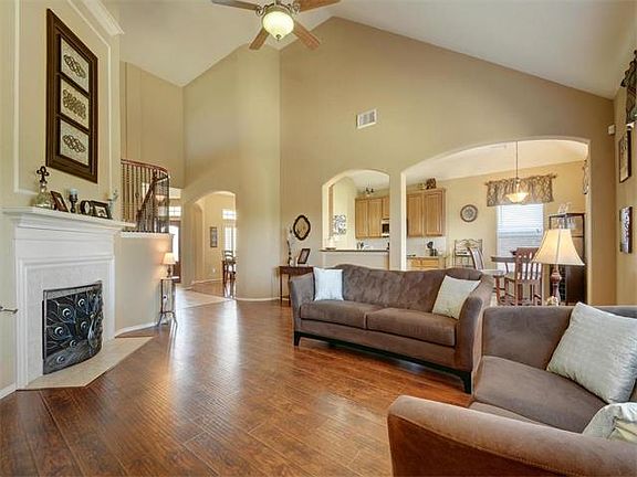 4th image of 1216 Augusta Bend Dr