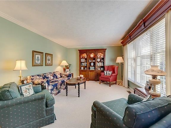 3rd image of 245 Valley Park Dr