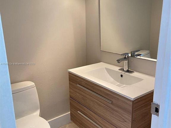 3rd image of 500 Bayview Dr APT 1627