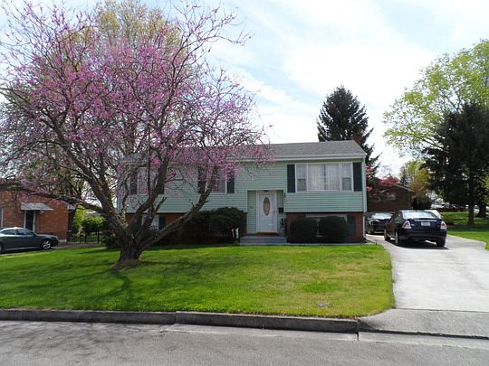 1st image of 301 Houston Ave NE