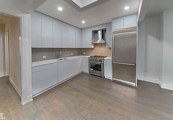 4th image of 25 E 37th St APT 1