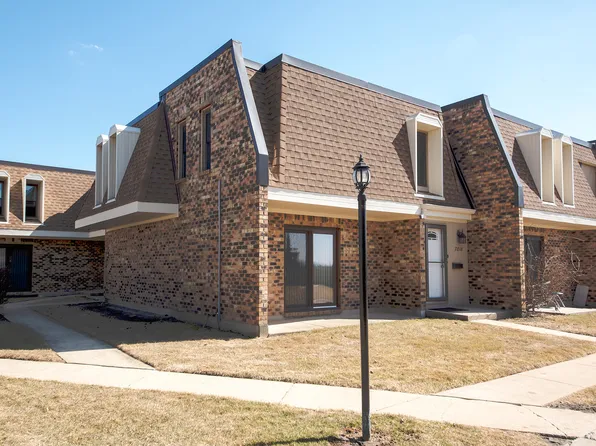 7818 Woodward Ave #5H, Woodridge, IL 60517