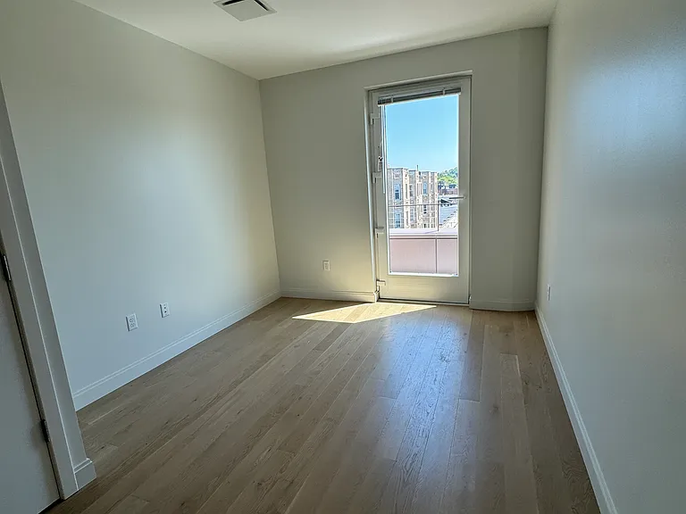 57 Brighton Ave — Photo 6