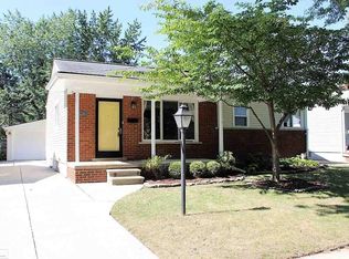 21812 Kramer St, Saint Clair Shores, MI 48080