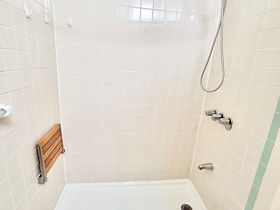 4th image of 21 W 126th St APT 3