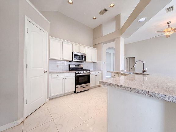 2nd image of 3419 Foursome Ln