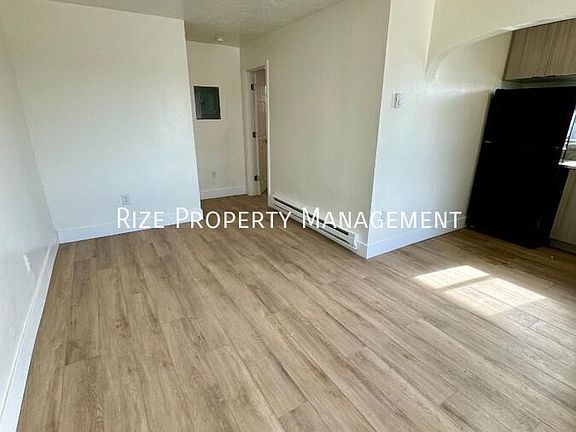 4th image of 412 20th St APT 3