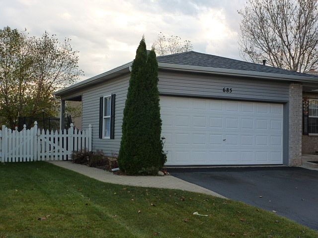 1st image of 685 Ottawa Dr