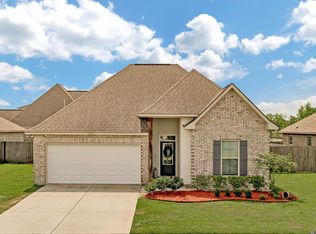 40067 Maddie Dr, Prairieville, LA 70769
