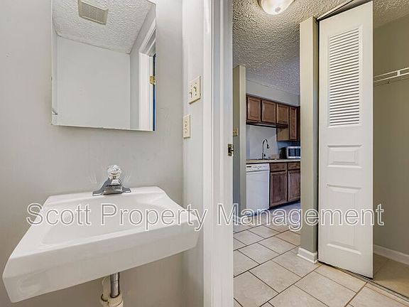 5th image of 128 Long Meadow Ct