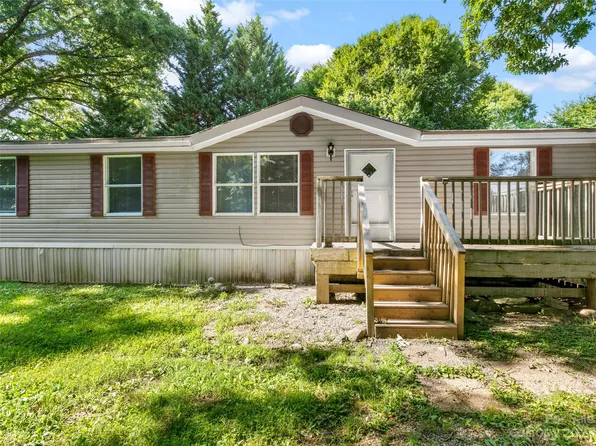 58 Morgan Dr, Hendersonville, NC 28739