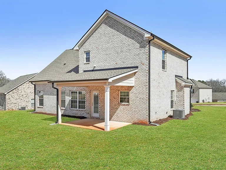 College Manor — Photo 13