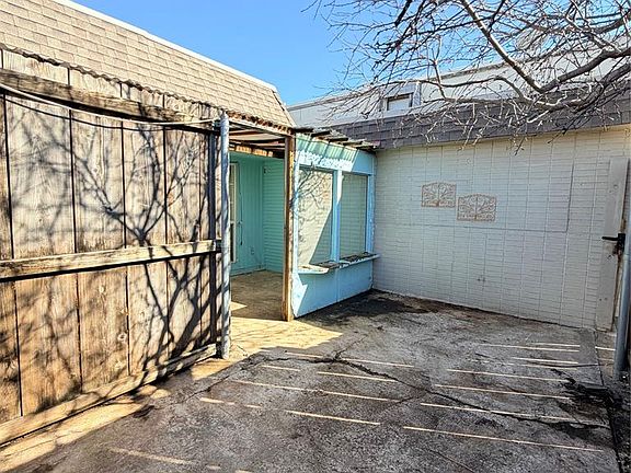3rd image of 4056 NW 36th St