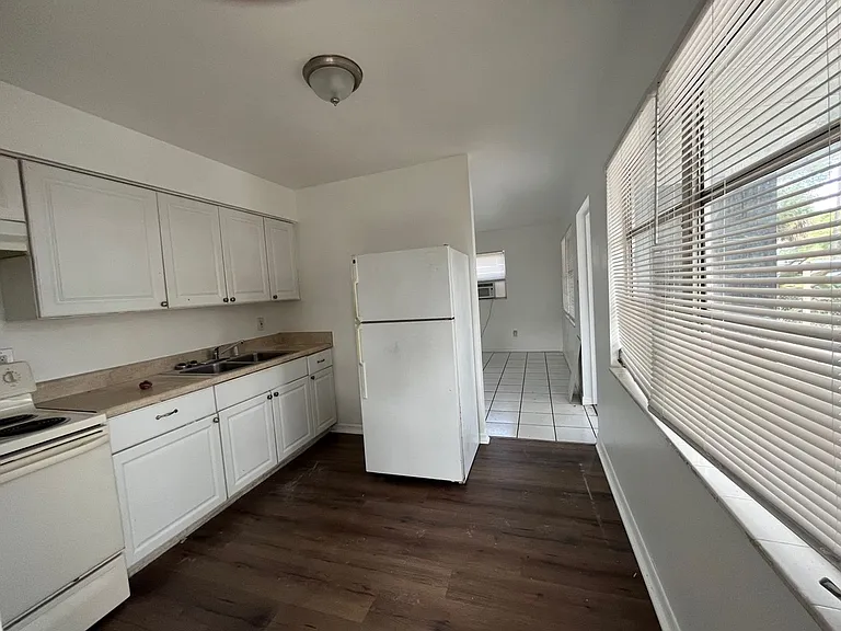 2821 Pershing Ave — Photo 7