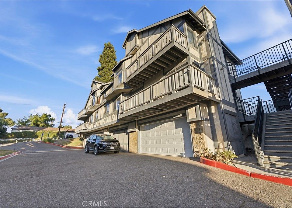 1st image of 527 S Walnut St APT 3
