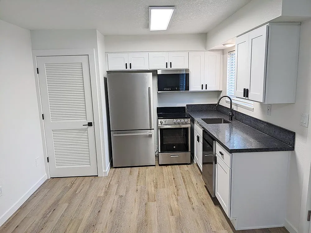 2 bed, 800 sqft, $1,995 — Photo 2