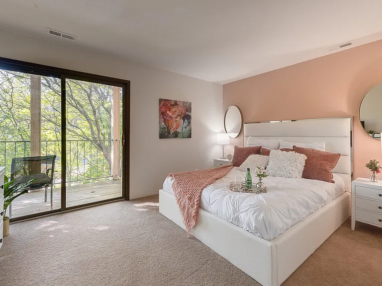Willow Creek Apartments — Photo 14