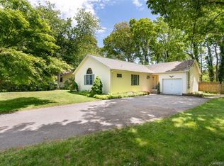 47 Suffolk Rd, Hampton Bays, NY 11946