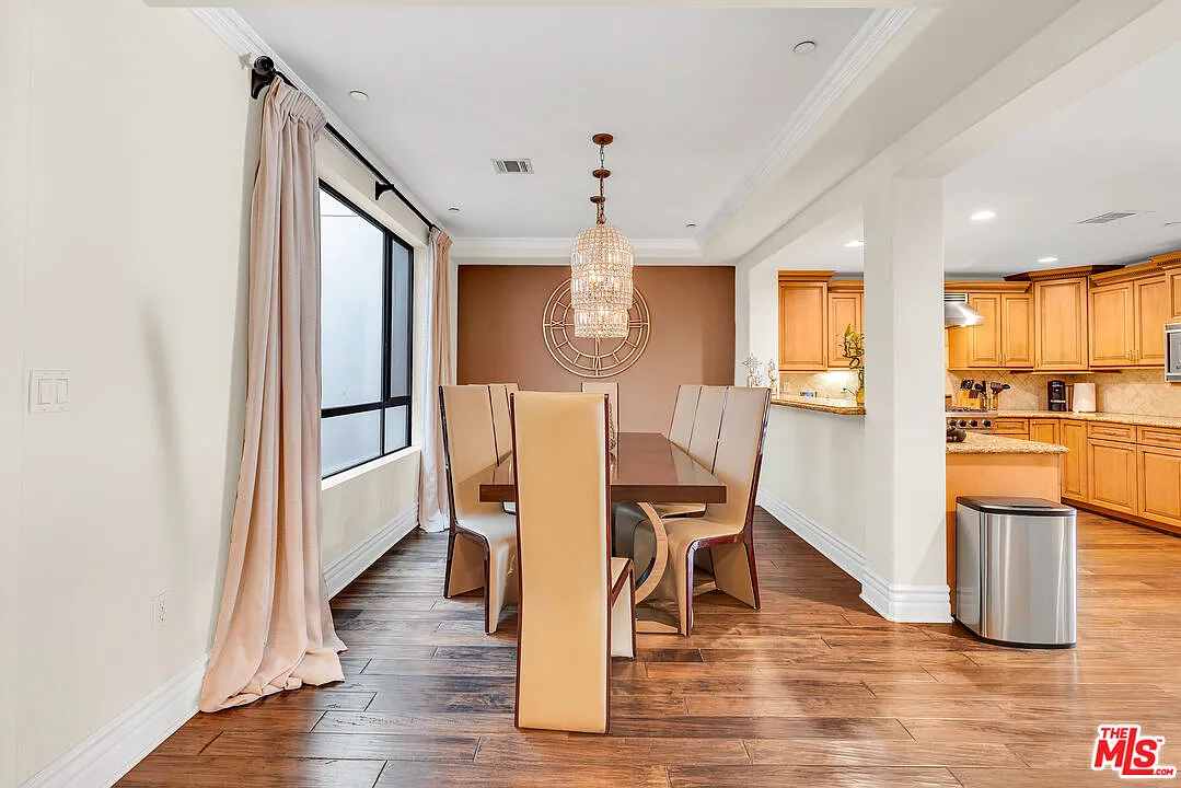 2 bed, 3.0 bath, 2000 sqft, $9,500 — Photo 4